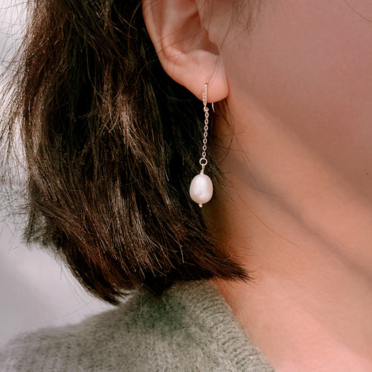 Tranquil Twirls Pearl Earrings