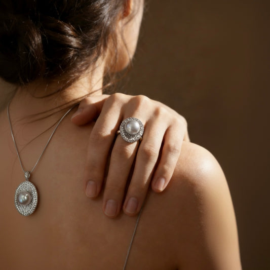 Luna Halo Pearl Ring