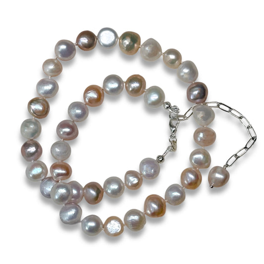 Sweet Hue Pearl Necklace