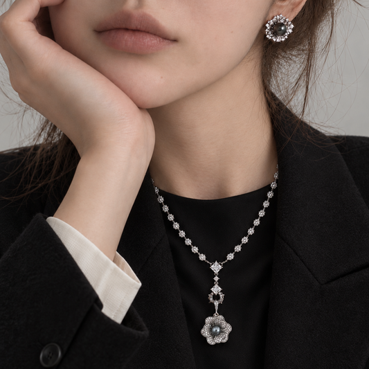 Nacre Noire Blossom Pearl Necklace