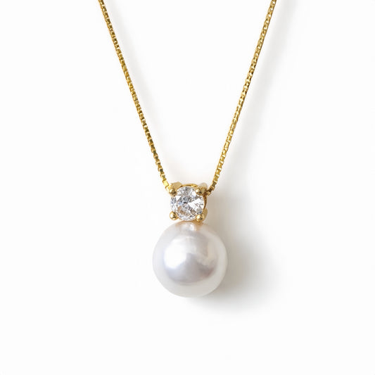 Lueur Solitaire Pearl Necklace