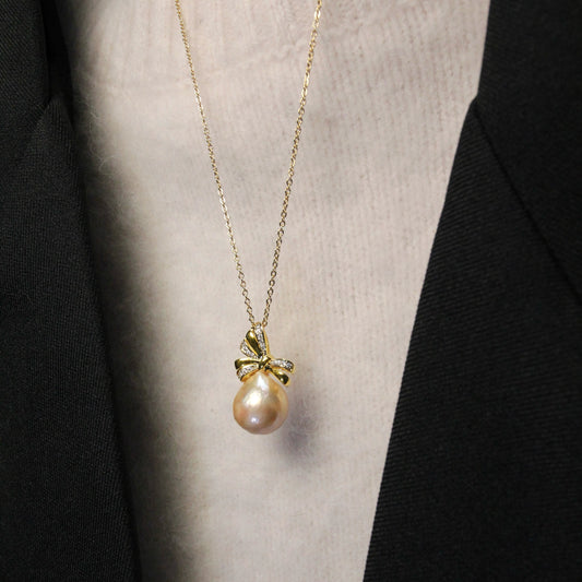 Belle Bow Peal Necklace