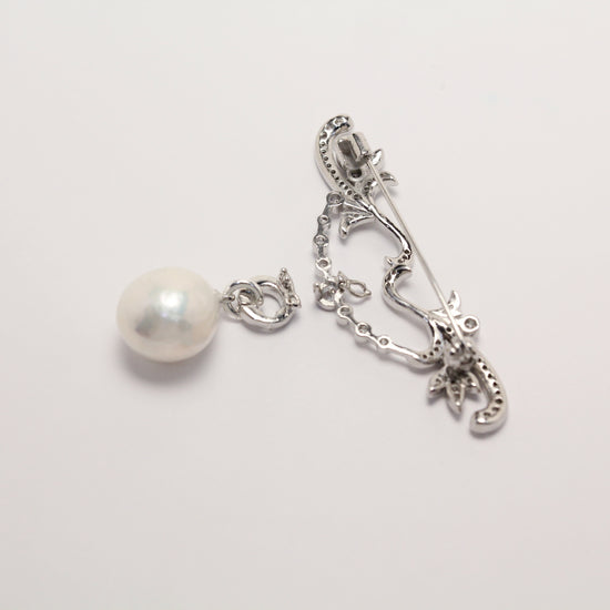Lumière Vine Pearl Brooch by NINEMOO – product view 4