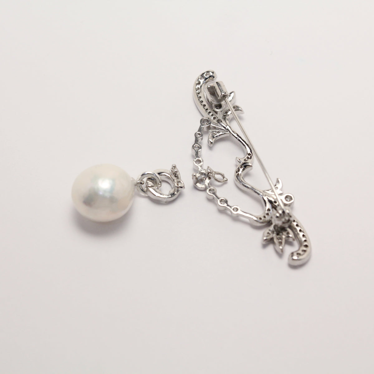 Lumière Vine Pearl Brooch by NINEMOO – product view 4