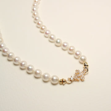 Iris Clasp Pearl Necklace