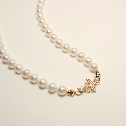 Iris Clasp Pearl Necklace