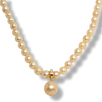 Belle Bow Signature Pearl Necklace