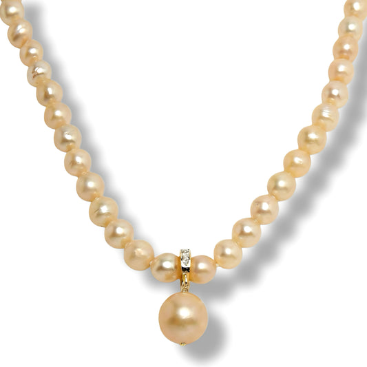 Belle Bow Signature Pearl Necklace