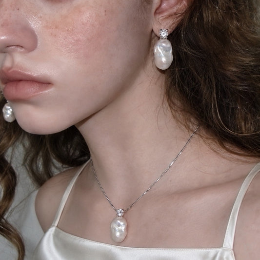 Gleaming Baroque Pearl Silver Necklace