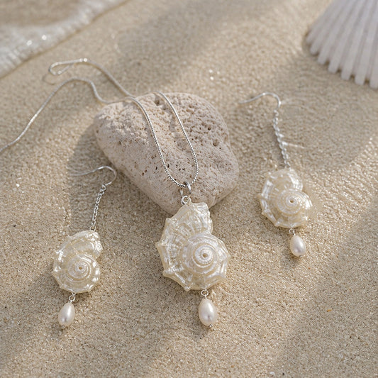 Coquille de Lune Pearl Necklace