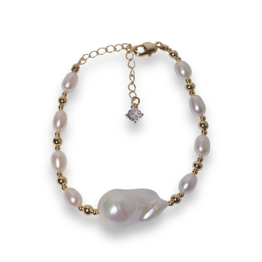 Golden Baroque Pearl Glow Bracelet