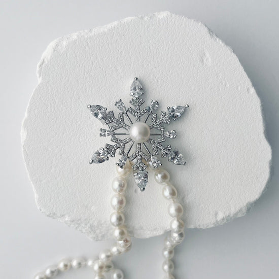 Fleur de Givre Pearl Brooch Pendant by NINEMOO – alternate view