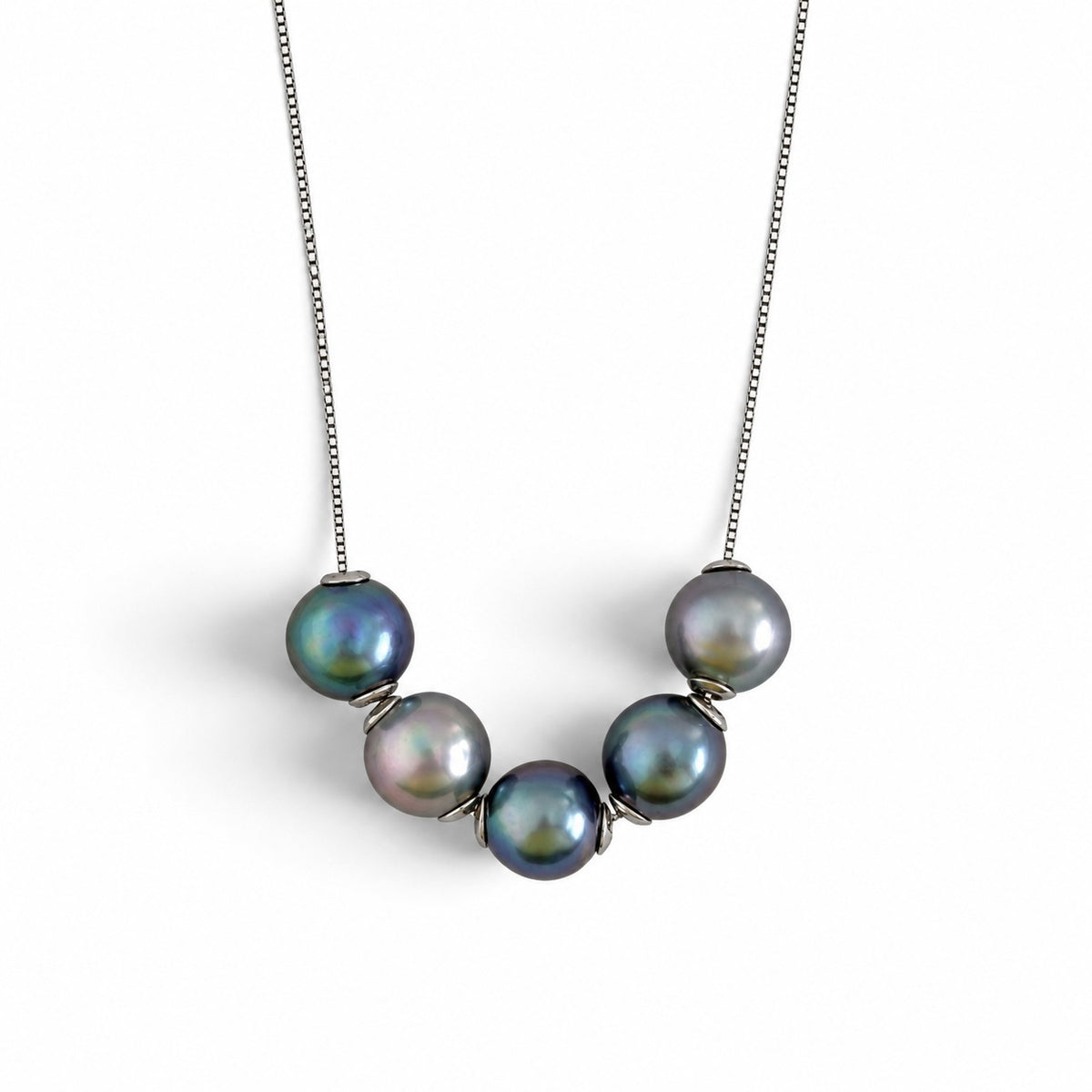 Nacre Noire five pearl necklace white background