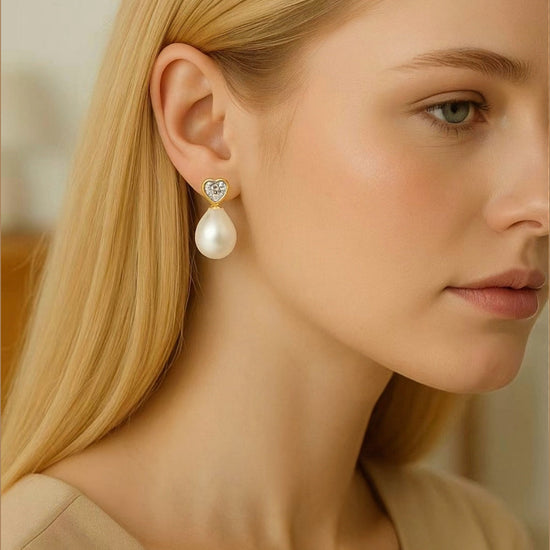 Amour Pearl Earrings by NINEMOO – detail view