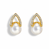 Arché Pearl Earrings – Gold with white freshwater pearls, front view