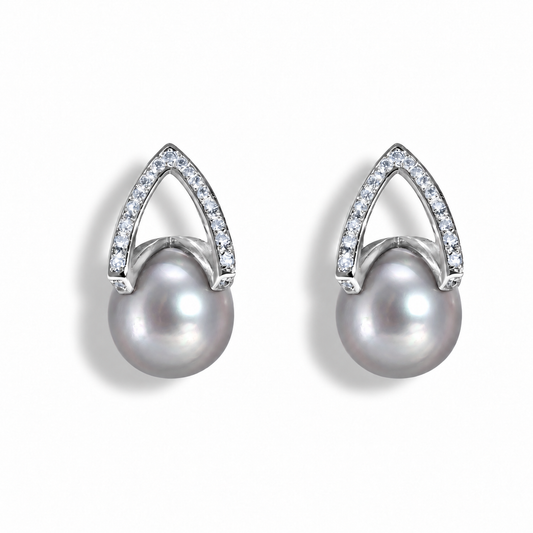 Arché Pearl Earrings – Silver with grey freshwater pearls, front view