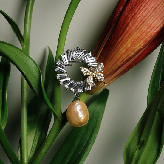 Aurora Grace Brooch-Pendant by NINEMOO – alternate view