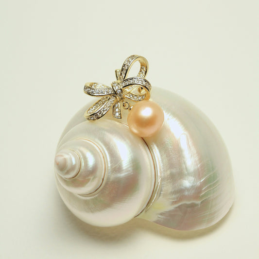 Belle Bow Pearl Brooch by NINEMOO – detail view