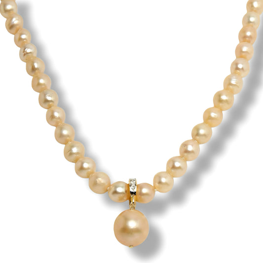 Belle Bow Signature Pearl Necklace by NINEMOO – product image