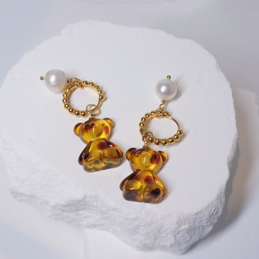 Brown Bear with Pearl Earrings by NINEMOO – detail view