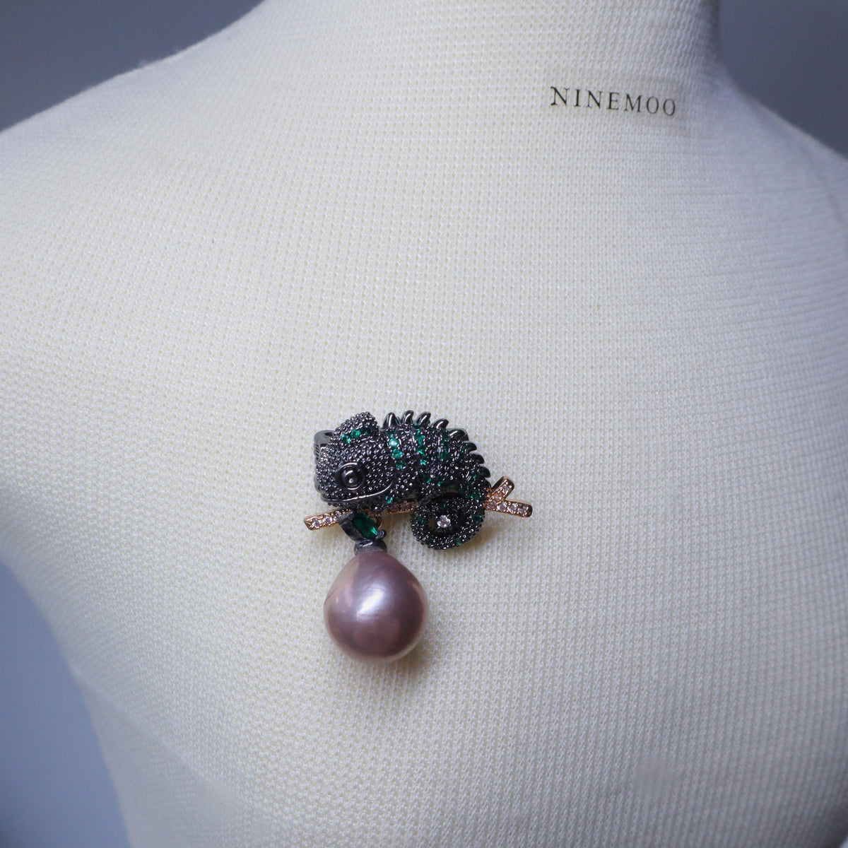 Chameleon Whisper Pearl Brooch by NINEMOO – alternate view