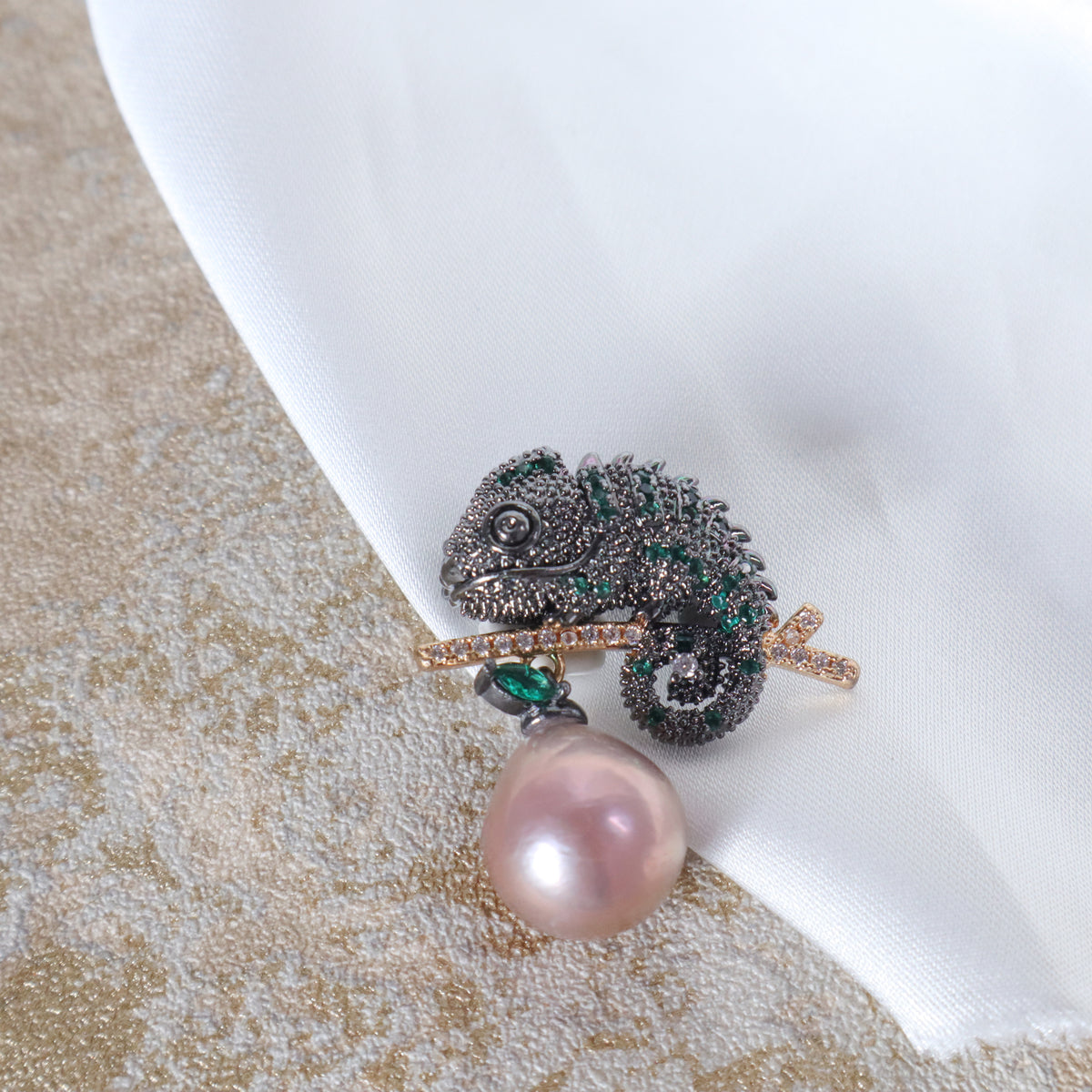 Chameleon Whisper Pearl Brooch by NINEMOO – product view 4
