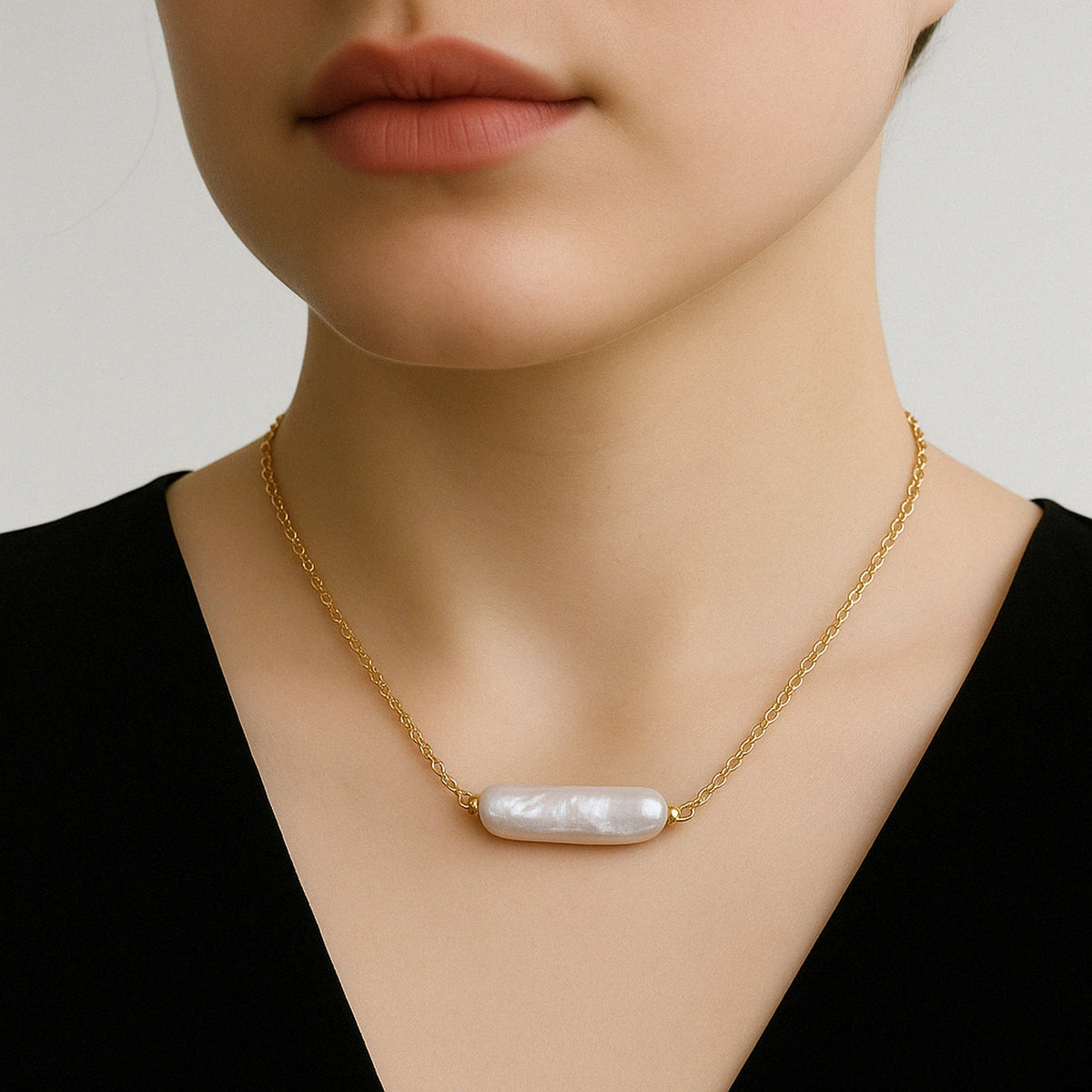 Classic Linear Pearl Necklace by NINEMOO – detail view