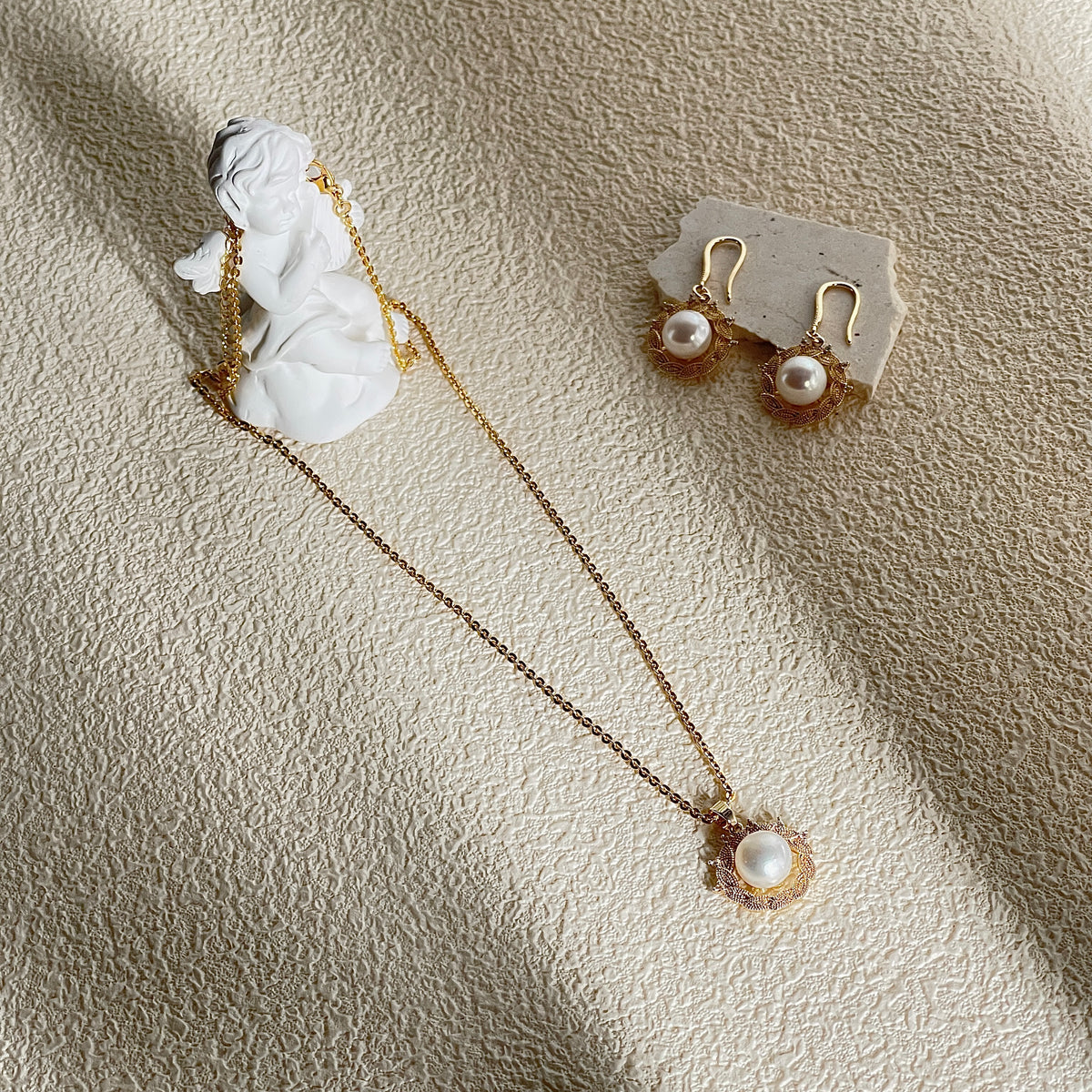 Eternal Radiance Pearl Earrings by NINEMOO – detail view