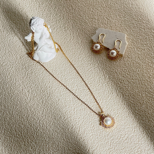 Eternal Radiance Pearl Earrings by NINEMOO – detail view