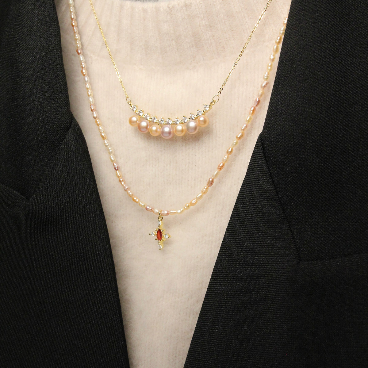 Eternal Smile Pearl Necklace by NINEMOO – detail view