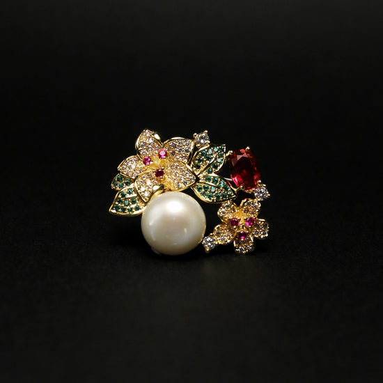Florence Pearl Bloom Pendant Brooch by NINEMOO – detail view