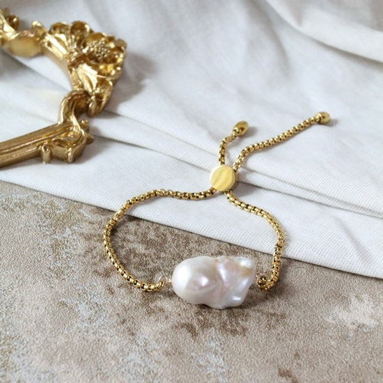 Solace Pearl Bracelet by NINEMOO – product image
