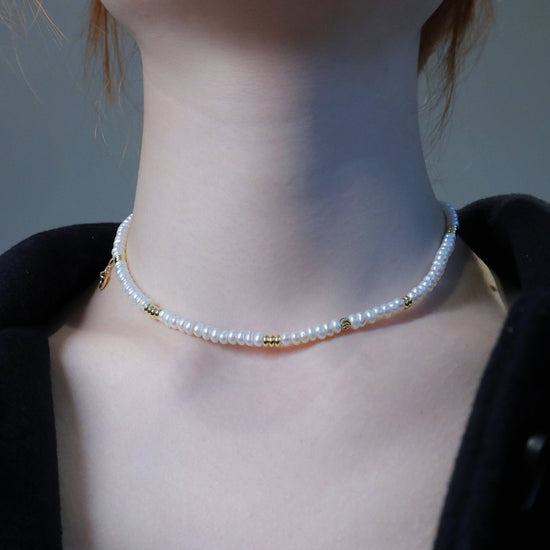 Golden Gleam Pearl Necklace by NINEMOO – detail view