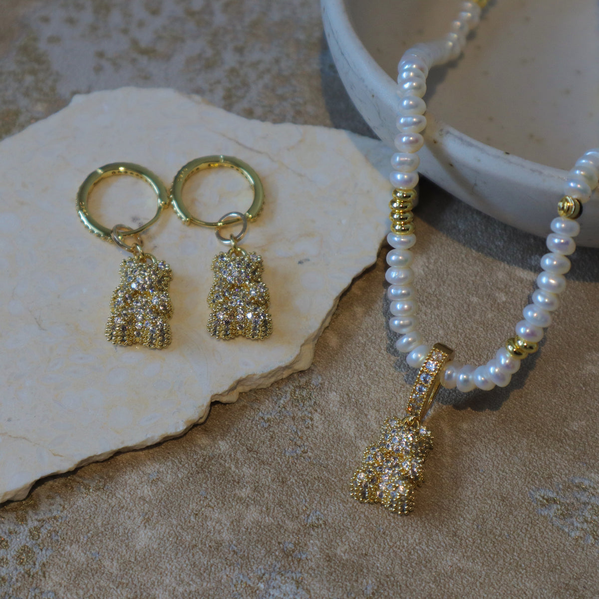 Golden Gleam Pearl Necklace by NINEMOO – product view 4