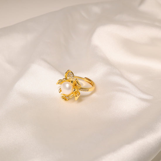 Sakura Gold Pearl Ring by NINEMOO – detail view
