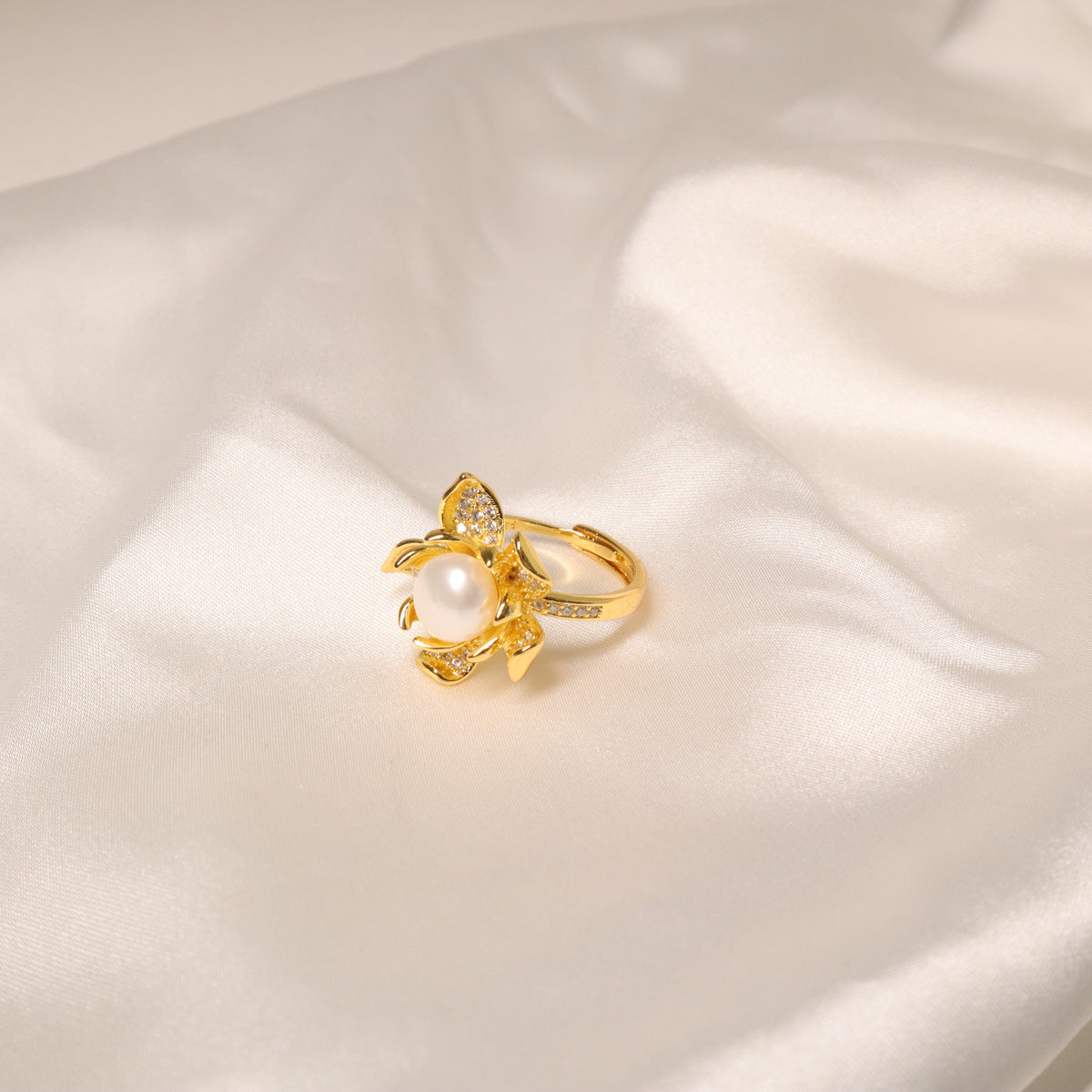 Sakura Gold Pearl Ring by NINEMOO – detail view