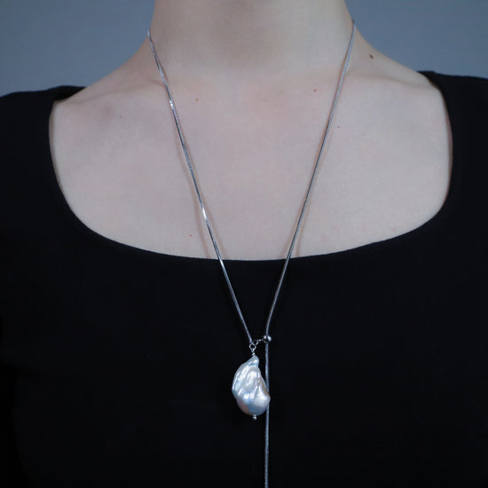 Grandeur Baroque Pearl Adjustable Necklace by NINEMOO – detail view