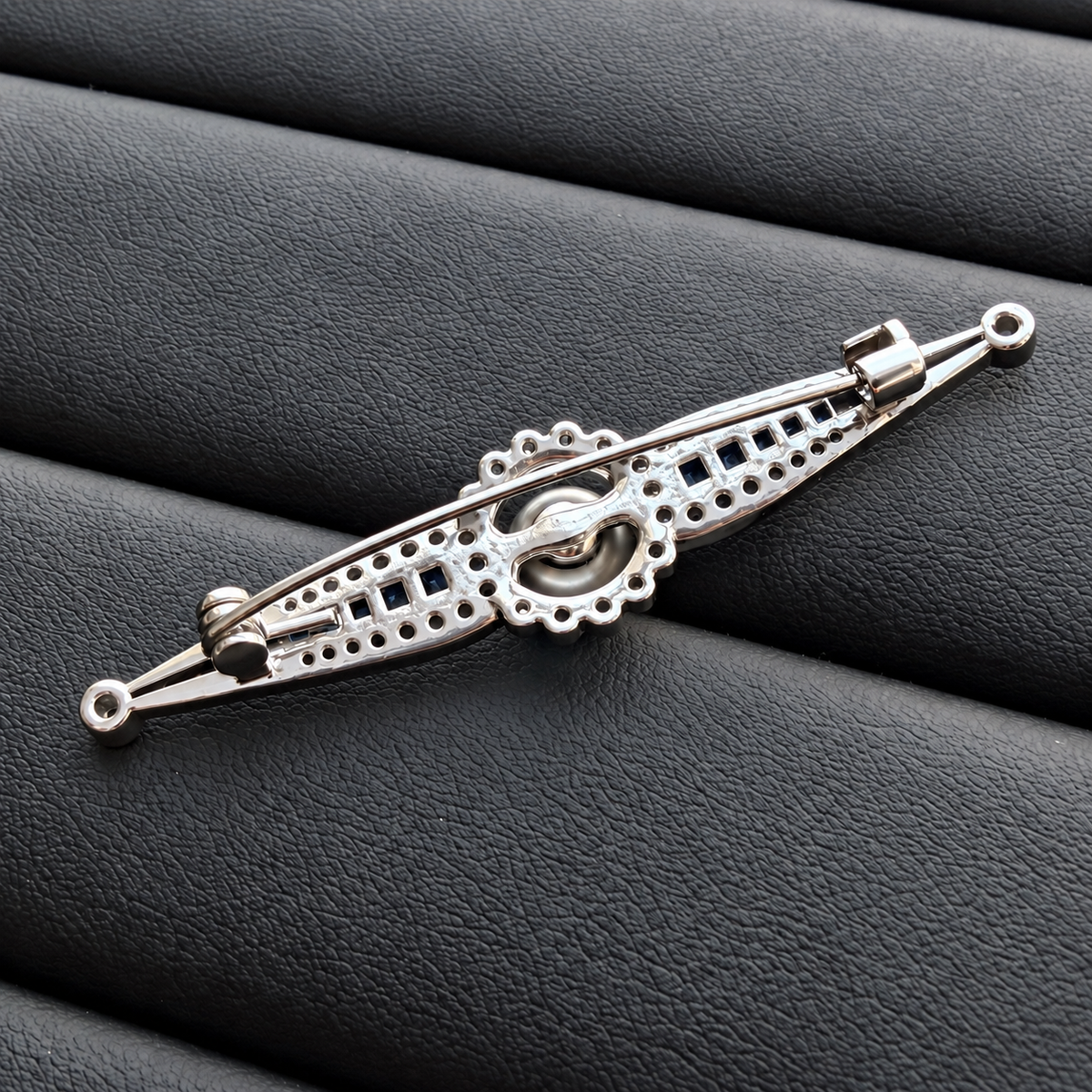 Brooch reverse showing pin and clasp