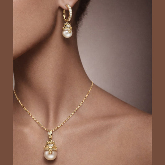 Guardian Cat Pearl Necklace by NINEMOO – detail view