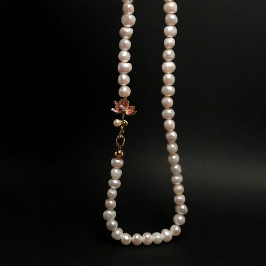 Iris Aurora Pearl Necklace by NINEMOO – detail view