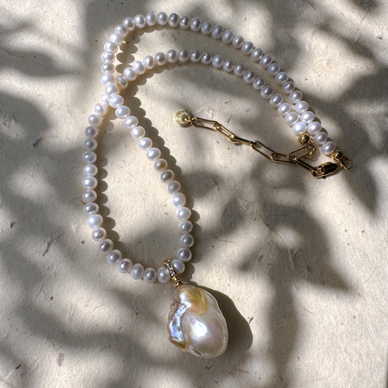 Gold Flecked Baroque Pearl Pendant Necklace by NINEMOO – alternate view