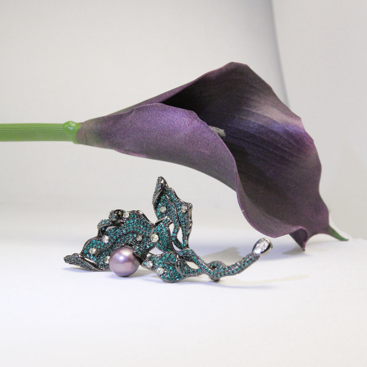 Lierre Nocturne Brooch-Pendant by NINEMOO – product view 5