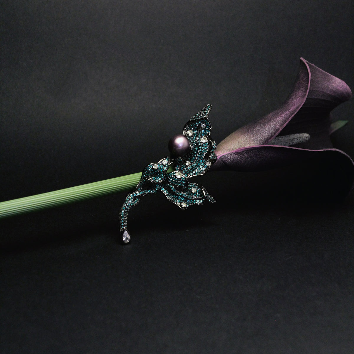 Lierre Nocturne Brooch-Pendant by NINEMOO – product view 6