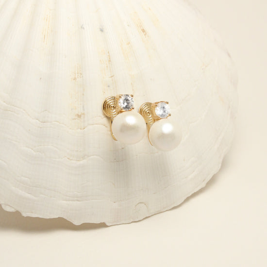 Lumière Perle Gold Clip Earrings by NINEMOO – alternate view