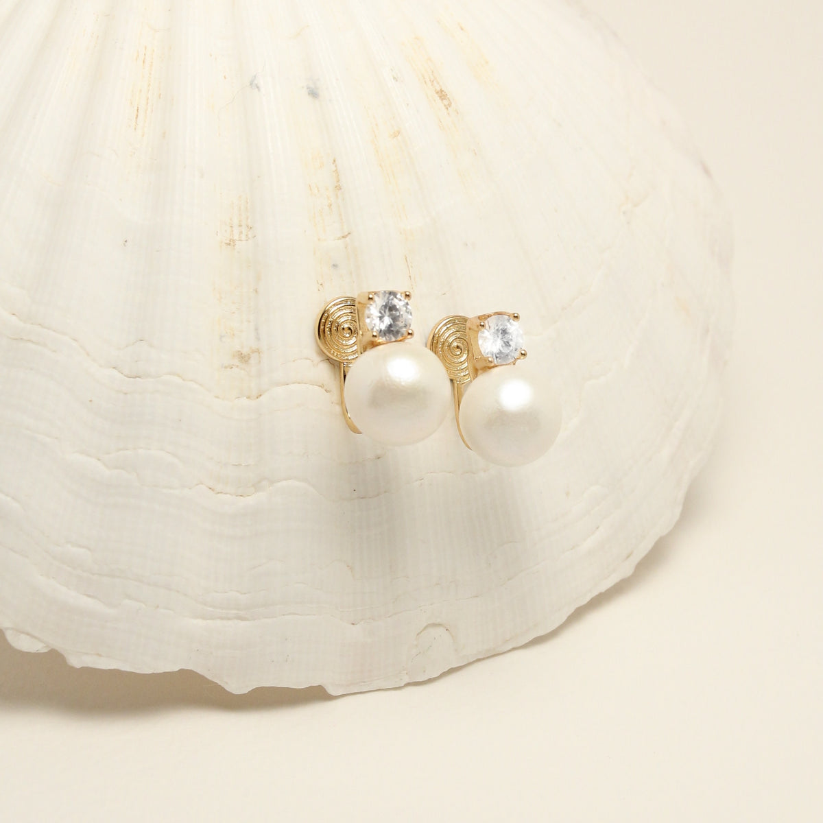 Lumière Perle Gold Clip Earrings by NINEMOO – alternate view