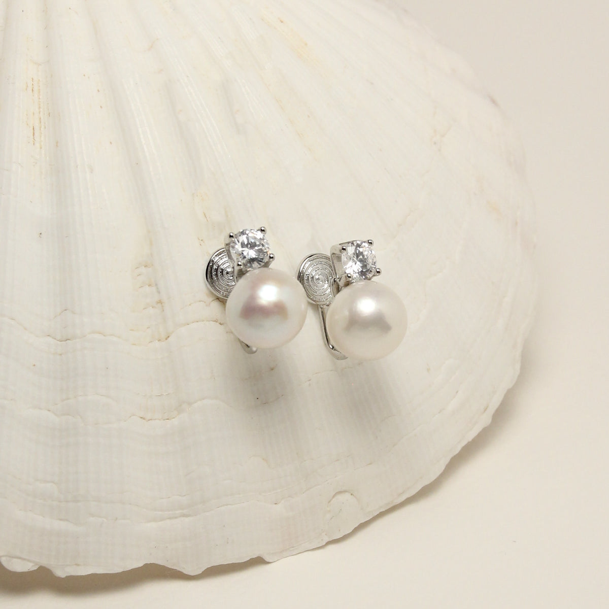 Lumière Perle Silver Ear Clips by NINEMOO – alternate view