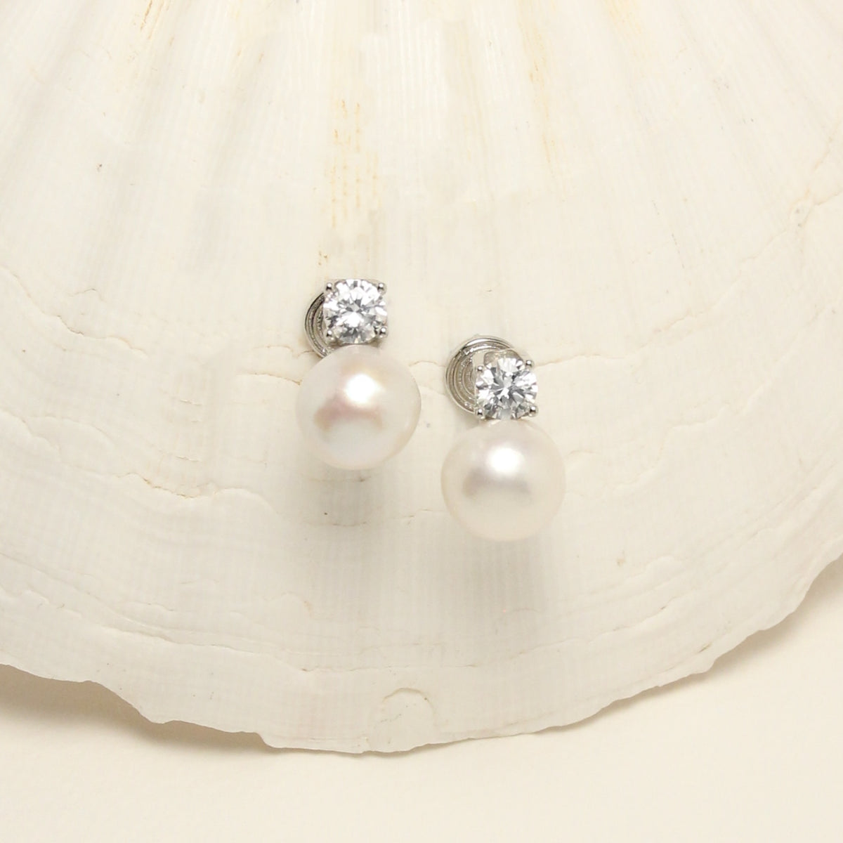 Lumière Perle Silver Ear Clips by NINEMOO – product view 4