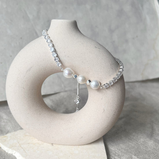 Lustre Pearl Tennis Bracelet by NINEMOO – detail view