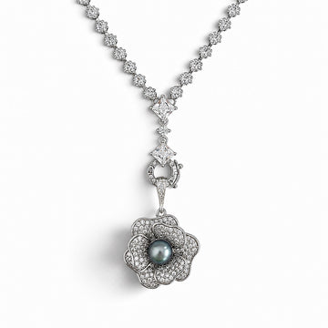 Nacre Noire blossom necklace white background