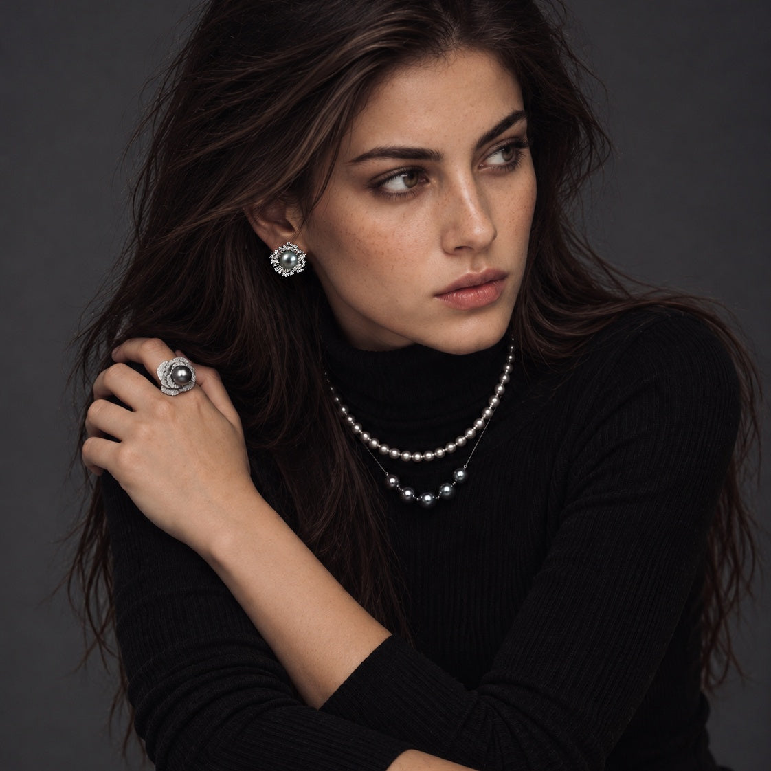 Nacre Noire petal ring five pearl necklace model